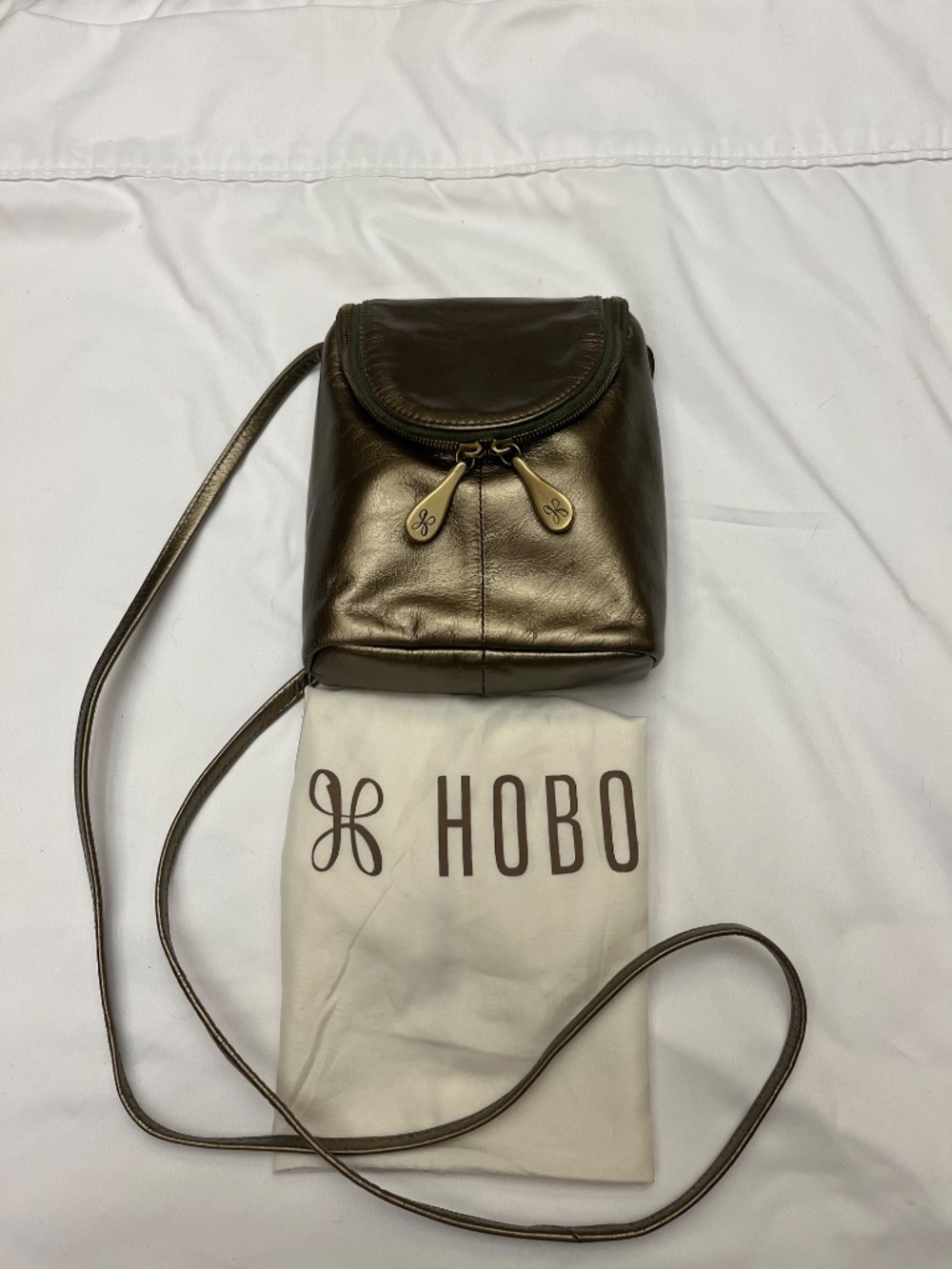 Like New HOBO Bronze Gold Fern Crossbody Bag. - Picture 6 of 11